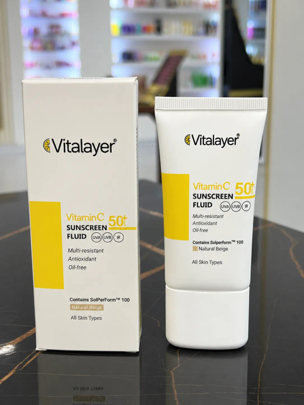 فلوئید ضد آفتاب رنگی بژ طبیعی ویتامین C ویتالیر SPF 50+