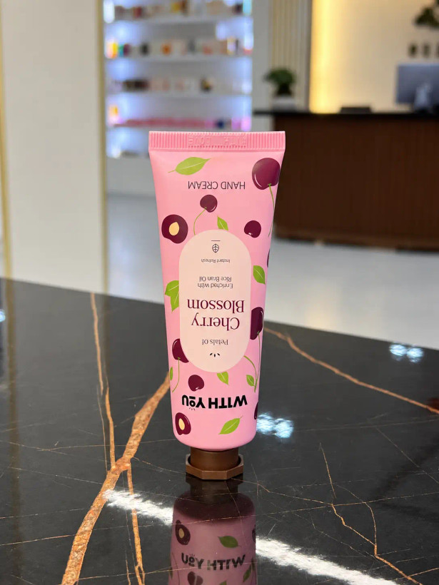 کرم دست ویت یو مدل Cherry Blossom