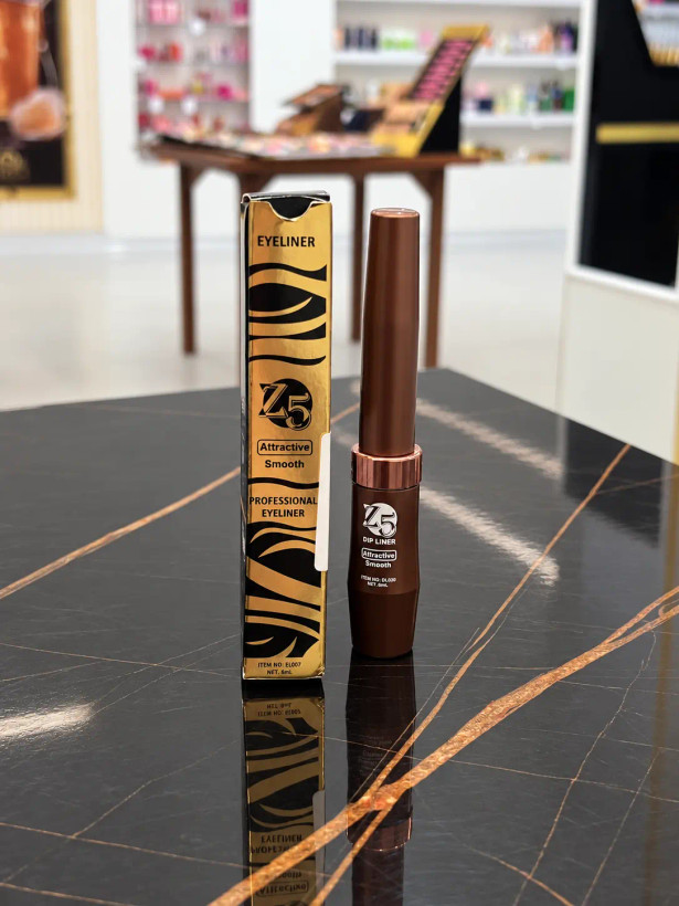 خط چشم مایع زد ۵ مدل Professional Dip Liner